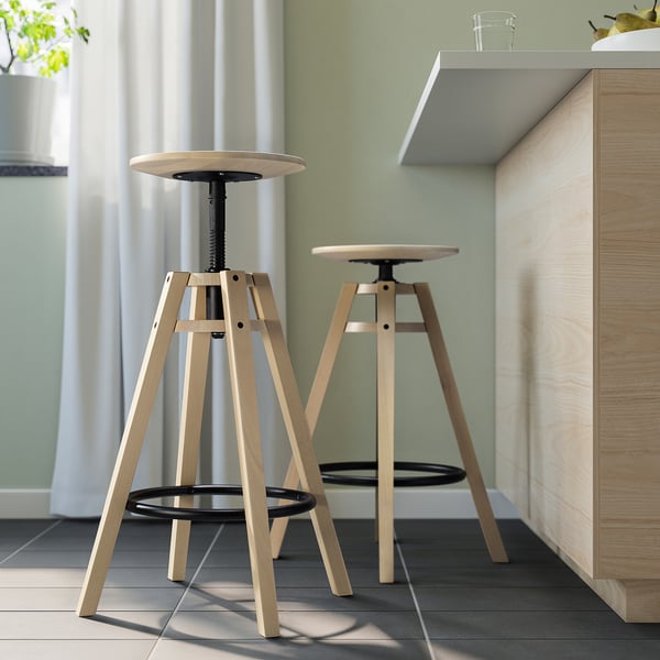 Two DALFRED stools with black accents in kitchen corner. Alternative: two DALFRED stools in kitchen corner with black accents.