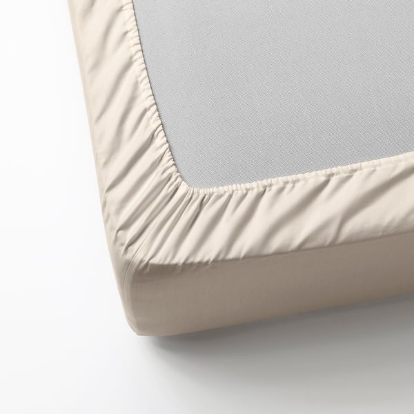 Fitted sheet with elastic edges, designed to fit mattresses up to 26 cm thick.