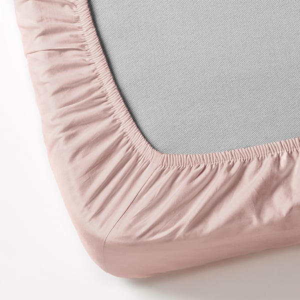 Fitted sheet with elastic edges, designed to fit mattresses up to 26 cm thick. Made of 100% cotton for breathability and comfort.