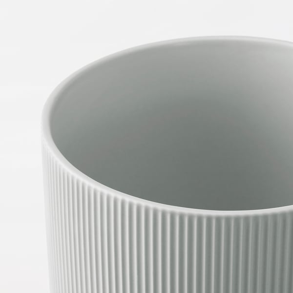Smooth, modern planter with vertical grooves, in light grey, made of stoneware.
