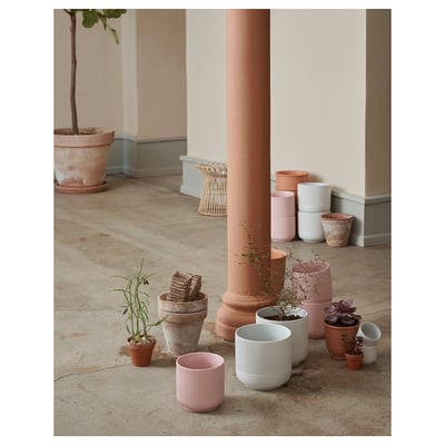 GRADVIS: light pink, ribbed, round ceramic planter.
