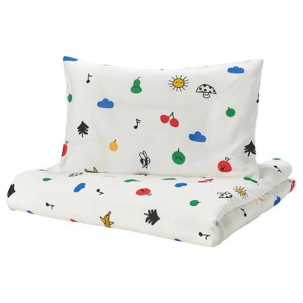 GRÖNFINK white duvet cover set with playful fruit & animal design, made from 80% cotton, 20% viscose.