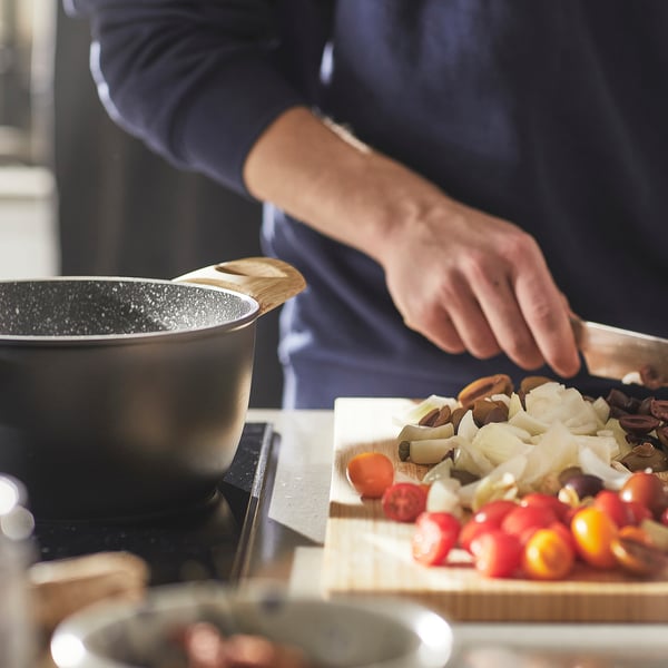 Cooking with ceramics and veggies