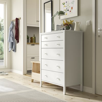 White KILBERGET chest with 5 drawers in room.