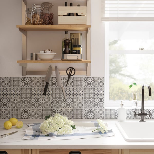 Kitchen with KUNGSFORS magnetic knife rack, lemons, flowers, bowl.