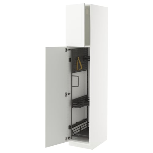 METOD white kitchen cabinet with pull-out organisers.