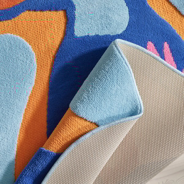Vibrant rug with rubber backing, preventing slips and draughts. Toucan motif, soft for play.