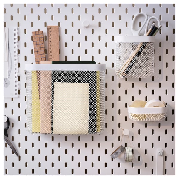 SKÅDIS white mesh organiser set on pegboard, featuring multiple storage bins and containers for desk accessories.