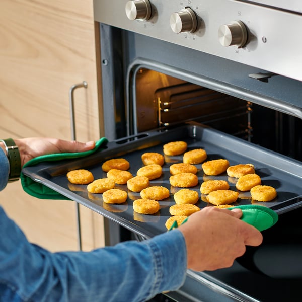 Baking breaded SLAGVERK pieces in oven.