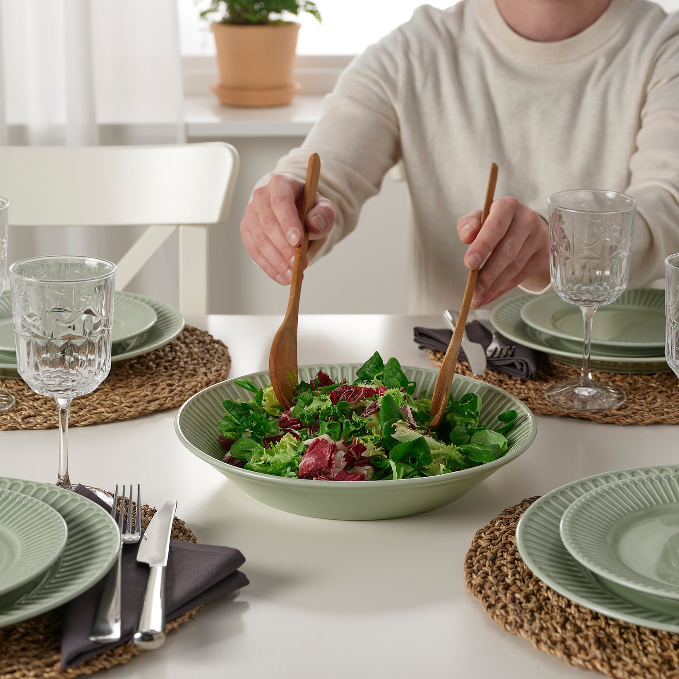 リース　#480  Nordic style STRIMMIG serving plate, stoneware pale grey-green, 29 cm - IKEA