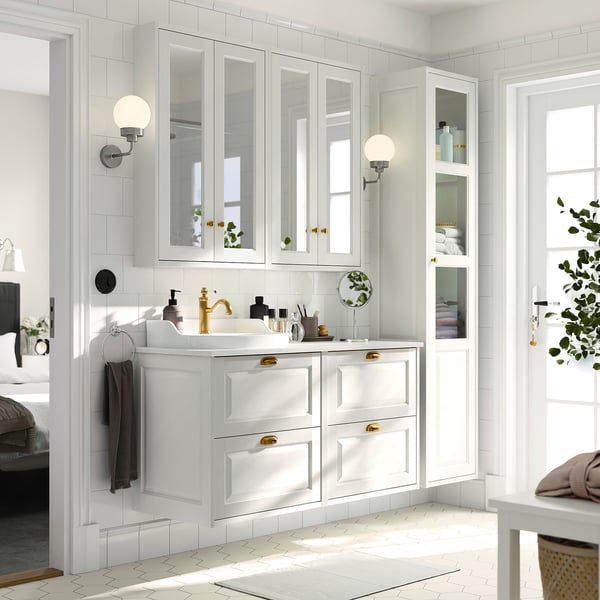 Modern white bathroom with TÄNNFORSEN vanity. Gold fixtures, mirror cabinet, large sink.