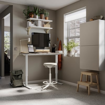 Modern home office: trotten desk, lidkullen stool, beige/bamboo, white steel, adjustable, well-lit, minimalist.