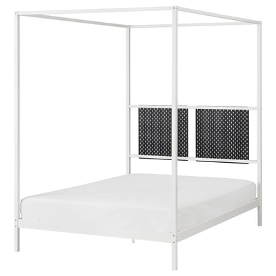 A VITARNA white four-poster bed with metal frame and skådis pegboard headboards.