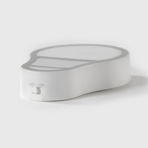 Valge minimalistlik lamp, millel on siledate servad ja väljalülituslüliti. Lihtne, kaasaegne disain.