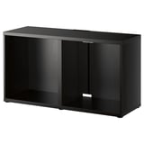 ikea BESTÅ must avatud sahtliga telerialus. See on valmistatud puitlaastplaadist ja sellel on minimalistlik ristkülikukujuline disain.
