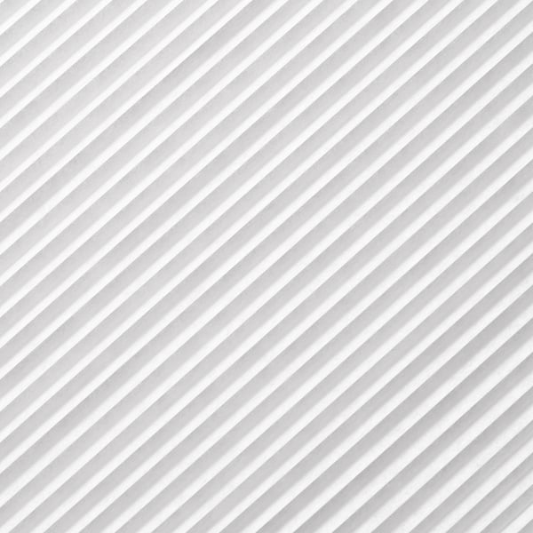 Diagonaalsed triibud heledal kangal, luues peene, elegantse mustri. Ideaalne päikesevalguse pehmendamiseks ja ruumi privaatsuse suurendamiseks.