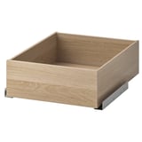 Sellel pildil on tühi helepruun minimalistliku disainiga puidust sahtel. Kuulub ikeas KOMPLEMENT seeriasse, see metallist siinid sujuvaks tööks.