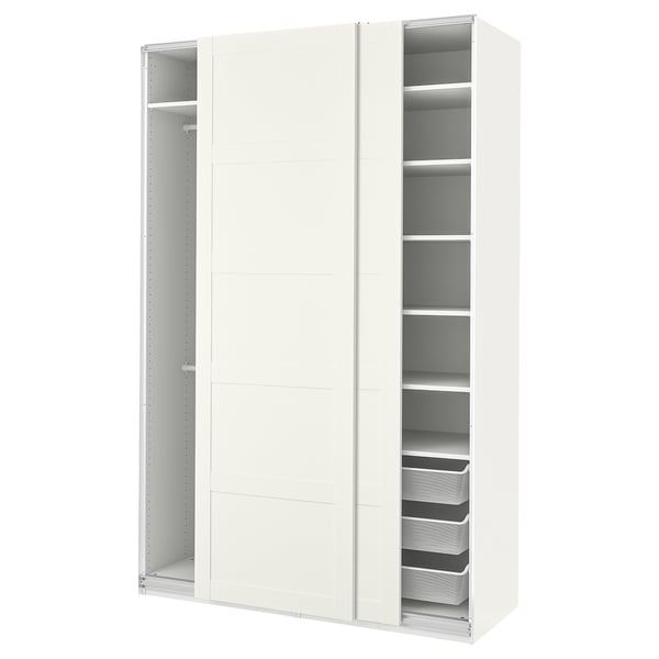 Valge ikea PAX riidekapp lükanduste ja riiulitega.