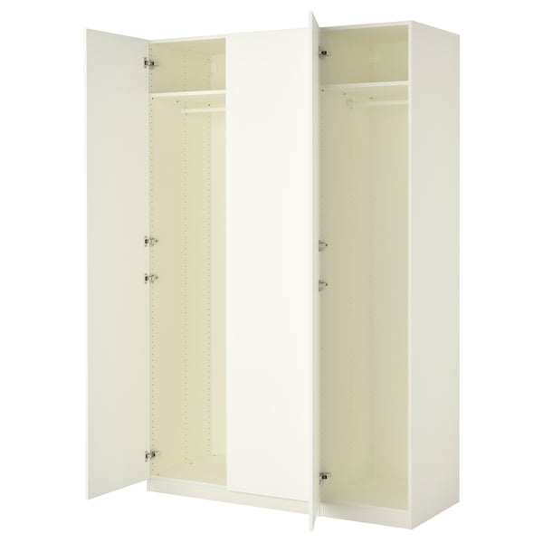Avatud valge ikea PAX riidekapp, millel on hinged ja riiulid nähtavad.