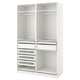 Valge ikea PAX riidekapp reguleeritavate riiulite ja sahtlitega, mis on mõeldud ühiseks kasutamiseks.
