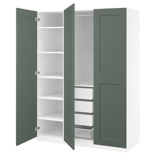 Roheline ikea PAX garderoob avatud, kus on näha riiulid ja panipaigad.