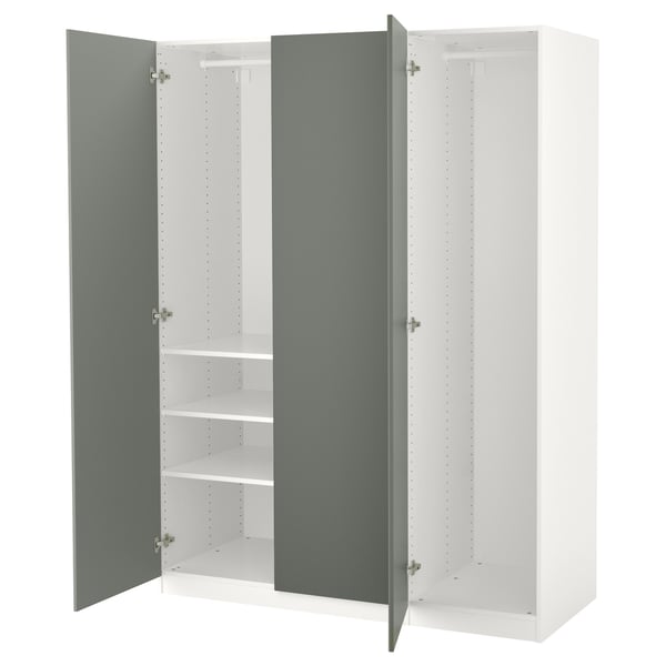 Valgete ja hallide ustega ikea PAX riidekapp, millel on reguleeritavad riiulid ja sees rippuv siin.