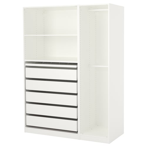 Valge ikea PAX riidekapp riiulite ja sahtlitega. Sellel on avatud seljaosa ja klanitud minimalistlik disain.