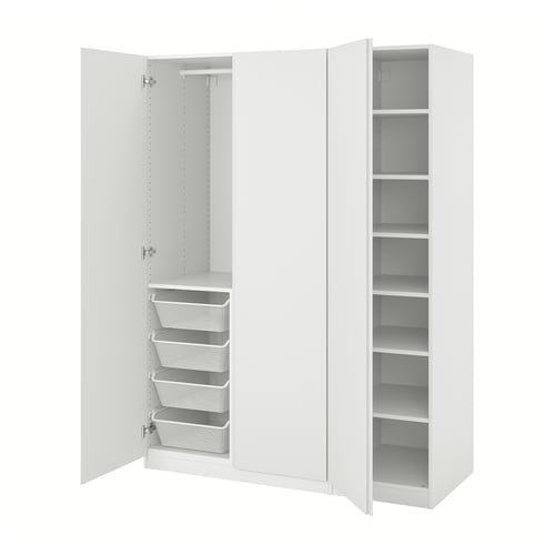 Kuvab valget ikea PAX garderoobi. See on kaks avatud sektsiooni: üks riiulitega ja teine sahtlitega.