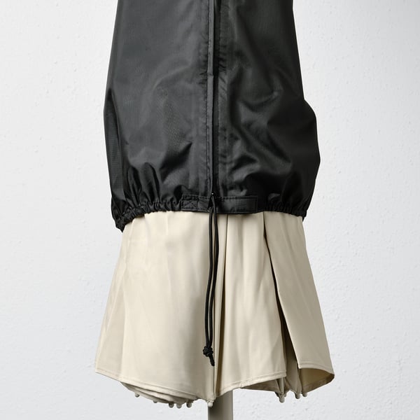 Veekindel TOSTERÖ päikesevarjukate materjali ja nööriga.