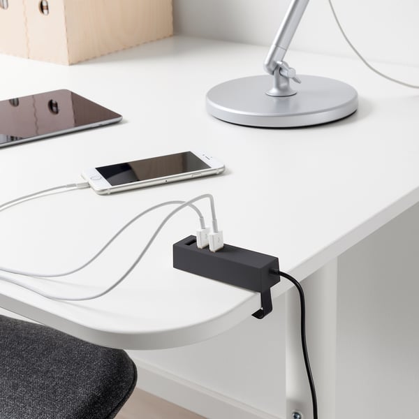 LÖRBY شاحن USB بملقط, أسود