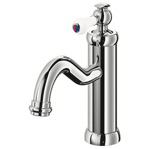 A HAMNSKÄR chrome-colored, chrome-plated brass tap with a lever handle. It a sleek, curved design for efficient water use.