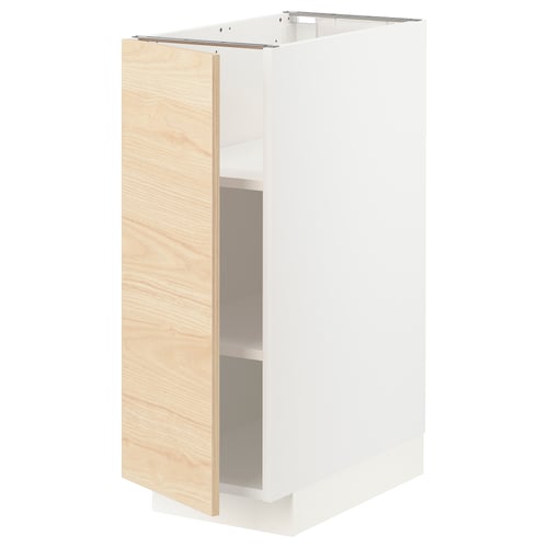 A METOD kitchen cabinet with a light ash wood-patterned askersund door. It a white frame and has an adjustable shelf inside.