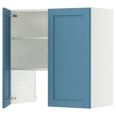 METOD Wall cb f extr hood w shlf/door, white/Lerhyttan blue, 80x80 cm