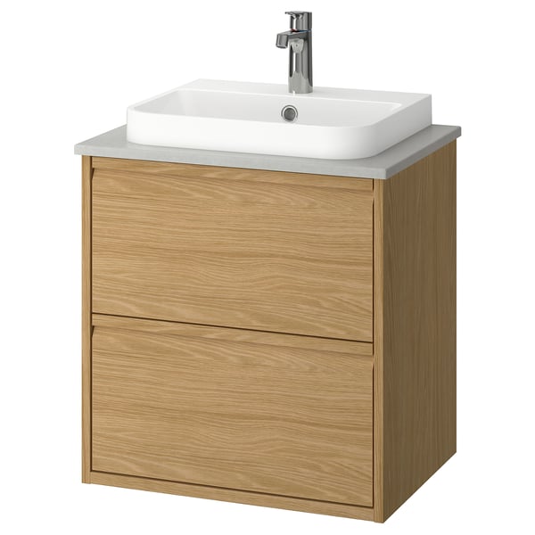 ÄNGSJÖN: lavabo de roure amb lavabo blanc, paret, tiradors minimalistes, emmagatzematge complet de calaixos, aspecte de fusta natural.