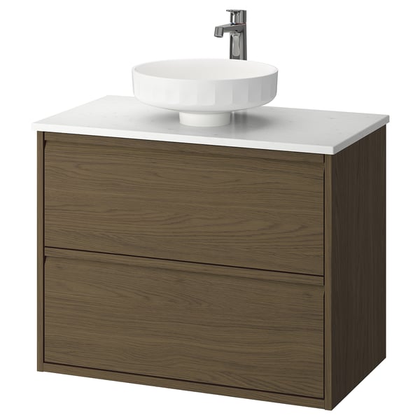 Unitat de bany moderna: lavabo ovalat, armari de roure, muntat a la paret, nanses elegants.