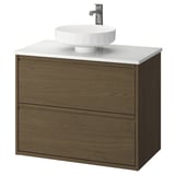 Unitat de bany moderna: lavabo ovalat, armari de roure, muntat a la paret, nanses elegants.