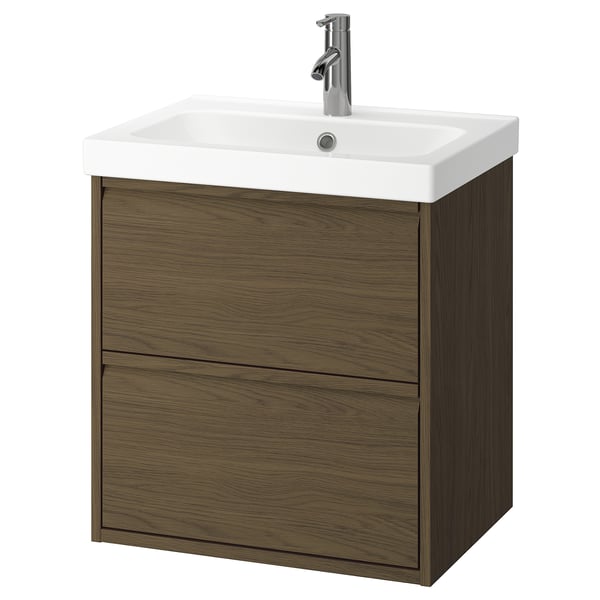Aquesta imatge mostra un tocador de bany de paret ÄNGSJÖN de roure marró amb lavabo de ceràmica blanca. Té dos calaixos i un disseny elegant i minimalista.