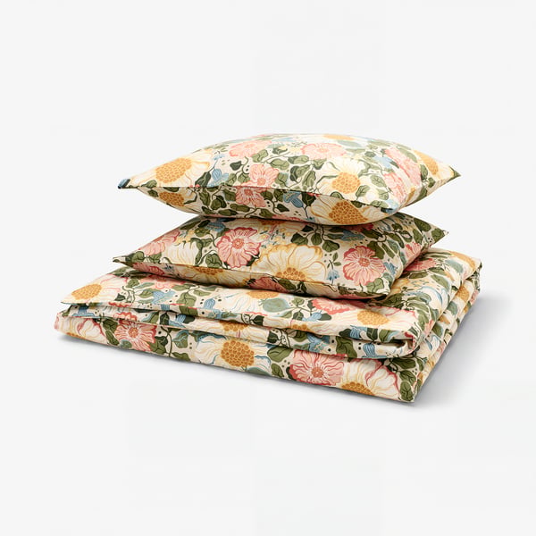 Un conjunt de fundes d'edredó d'ARENBOK amb dissenys florals beix i acolorits, plegats amb cura amb cotó suau teixit amb sastein i material de mescla de lyocell.