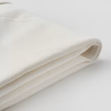 Drap de cotó blanc plegat, llis i cruixent, posat pla.