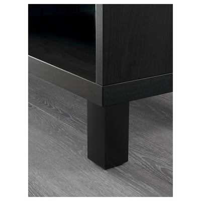 Mobles de fusta fosca amb prestatge elegant i ajustable, suport per a les cames resistent. Acabat d'alta qualitat, disseny modern.