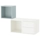 Opció: Prestatgeries flotants Ikea EKET: quadrats blau clar i blancs, emmagatzematge obert i tancat.