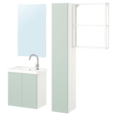 Ikea ENHET: combo de bany verd i blanc amb lavabo, mirall i emmagatzematge. Disseny minimalista modern.