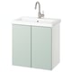 ENHET moble de bany de color verd pàl·lid amb lavabo blanc i aixeta platejada.