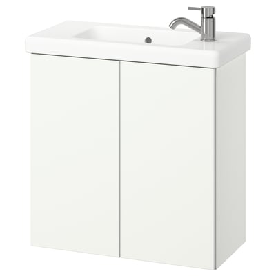 Tocador de bany modern de paret blanc amb lavabo individual i aixeta cromada.