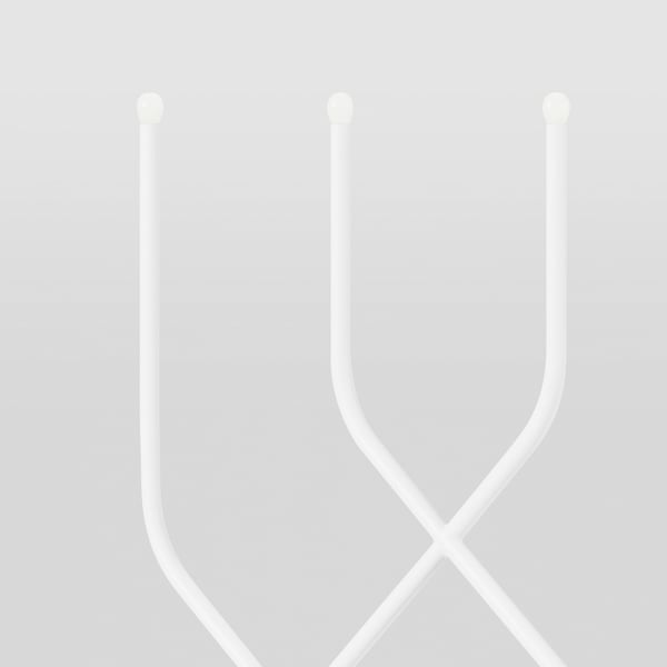 Elegant canelobre led amb un elegant disseny de metall blanc, que emet llum suau, ideal per crear un ambient acollidor.