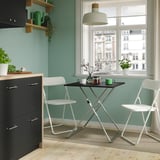 GUNDE / VIHALS Taula amb 2 cadires plegables, Plegable negre/blanc, 67x67 cm