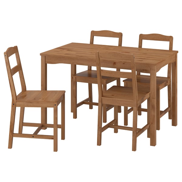 El conjunt de menjador de fusta marró clar de HÄGERNÄS inclou taula rectangular i quatre cadires a joc, perfectes per a espais reduïts.