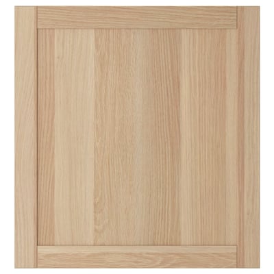 Una porta d'armari quadrada i de fusta clara amb l'etiqueta HANVIKEN. Està dissenyat amb una superfície senzilla i llisa i un acabat de fusta natural.
