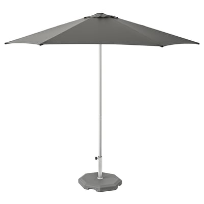 Un para-sol HÖGÖN gris amb base rectangular, que ofereix protecció UV i ventilació per aire.