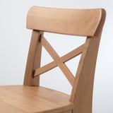 Cadira júnior de fusta ben elaborada amb un disseny resistent, perfecta per als nens.